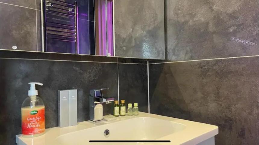 #4 Tgha Luxury One Bedroom Apartment In Athlone Exterior photo